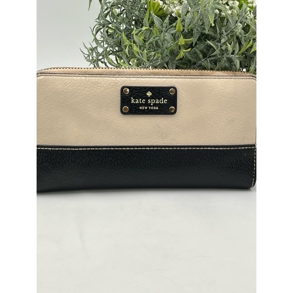 Kate Spade Wellesley Neda Black & Cream Zipper Leather Wallet - Picture 3 of 16
